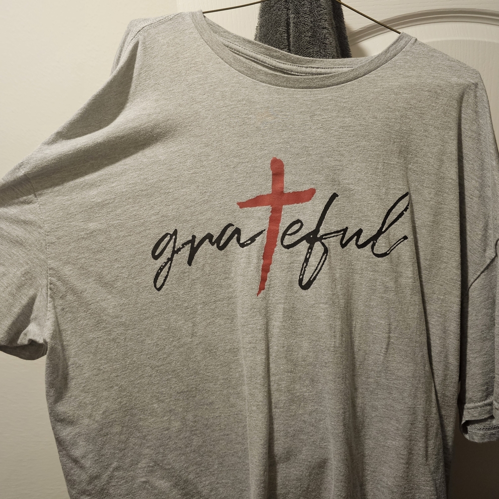 Gray 'Grateful' Graphic T-Shirt